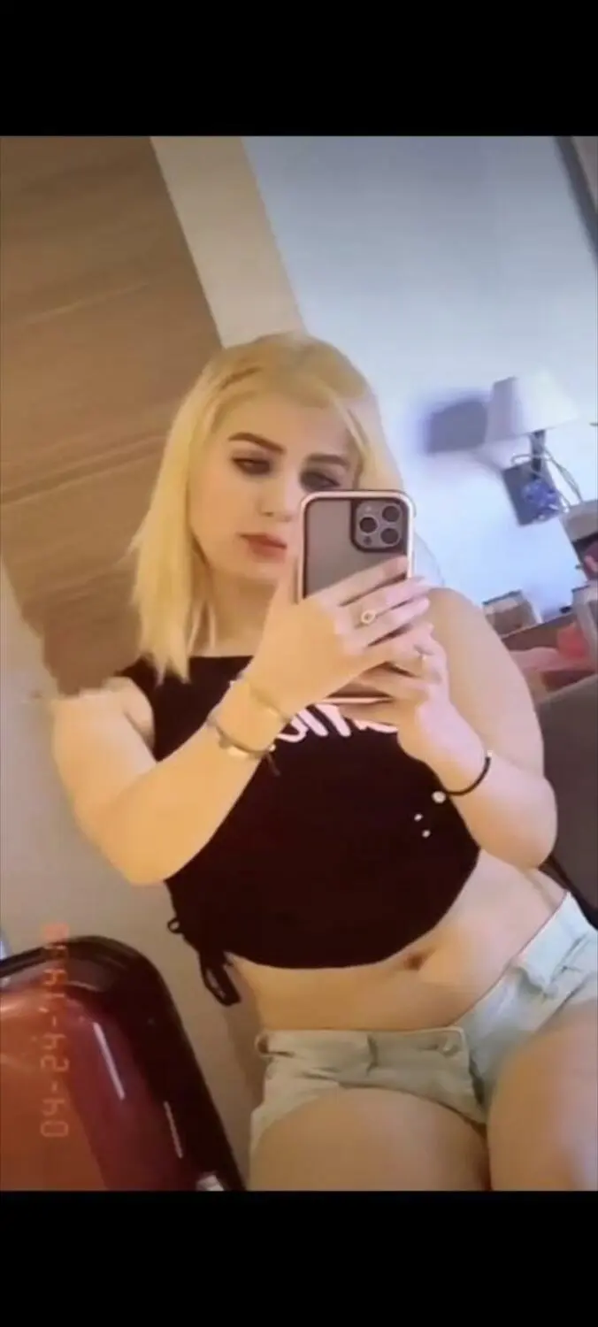 Escort Model Alisa Hana