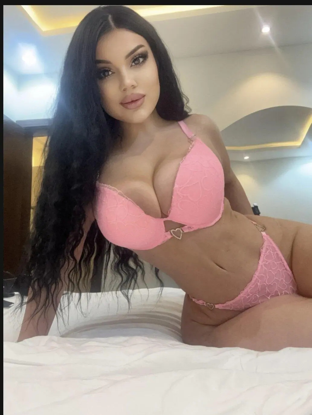 Escort Model Aza