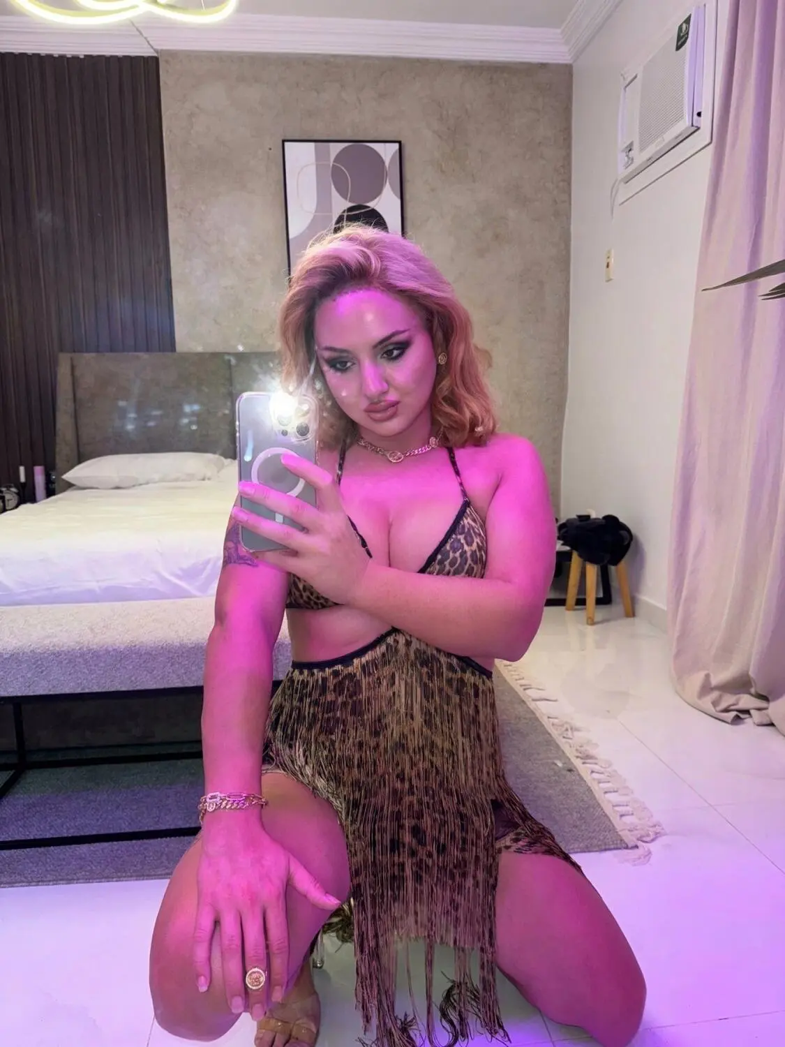 Escort Model Himani