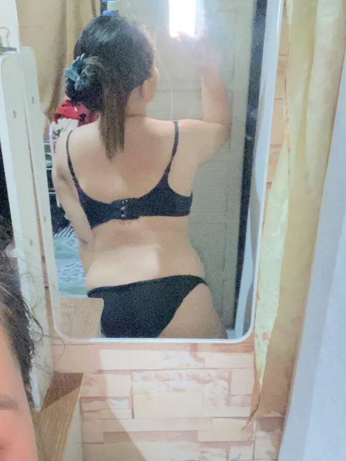 Escort Model Himani