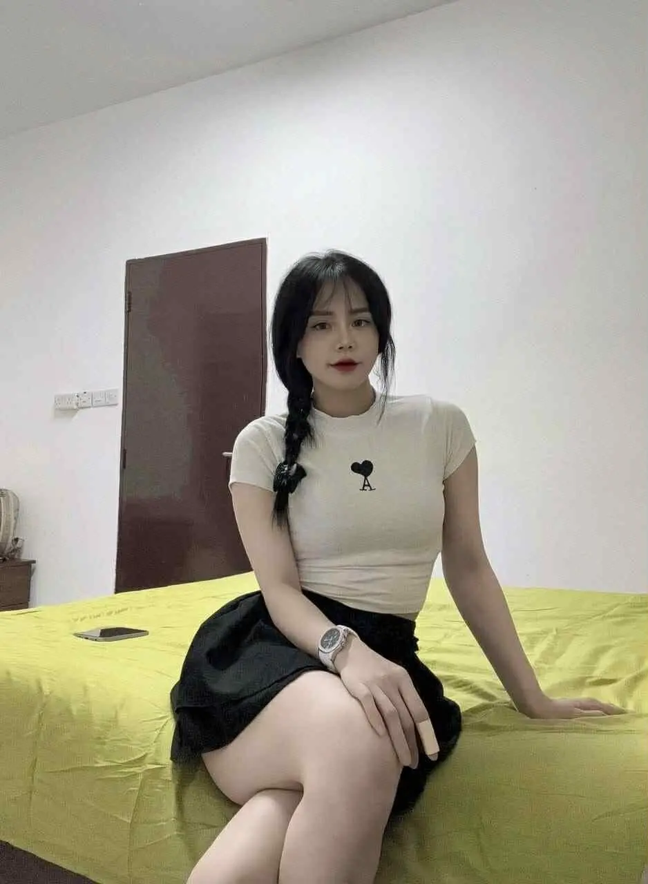 Escort Model Meily