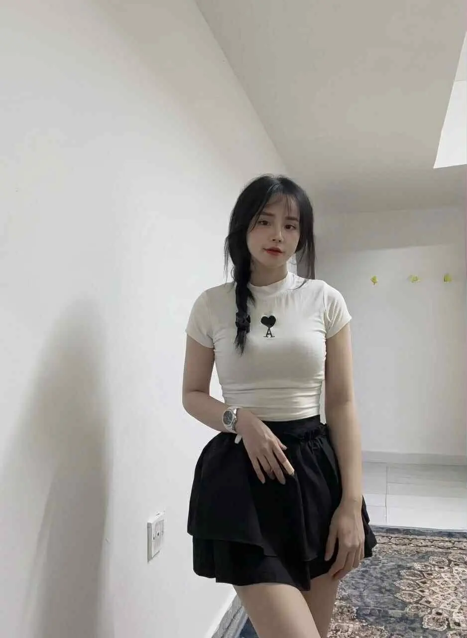 Escort Model Meily