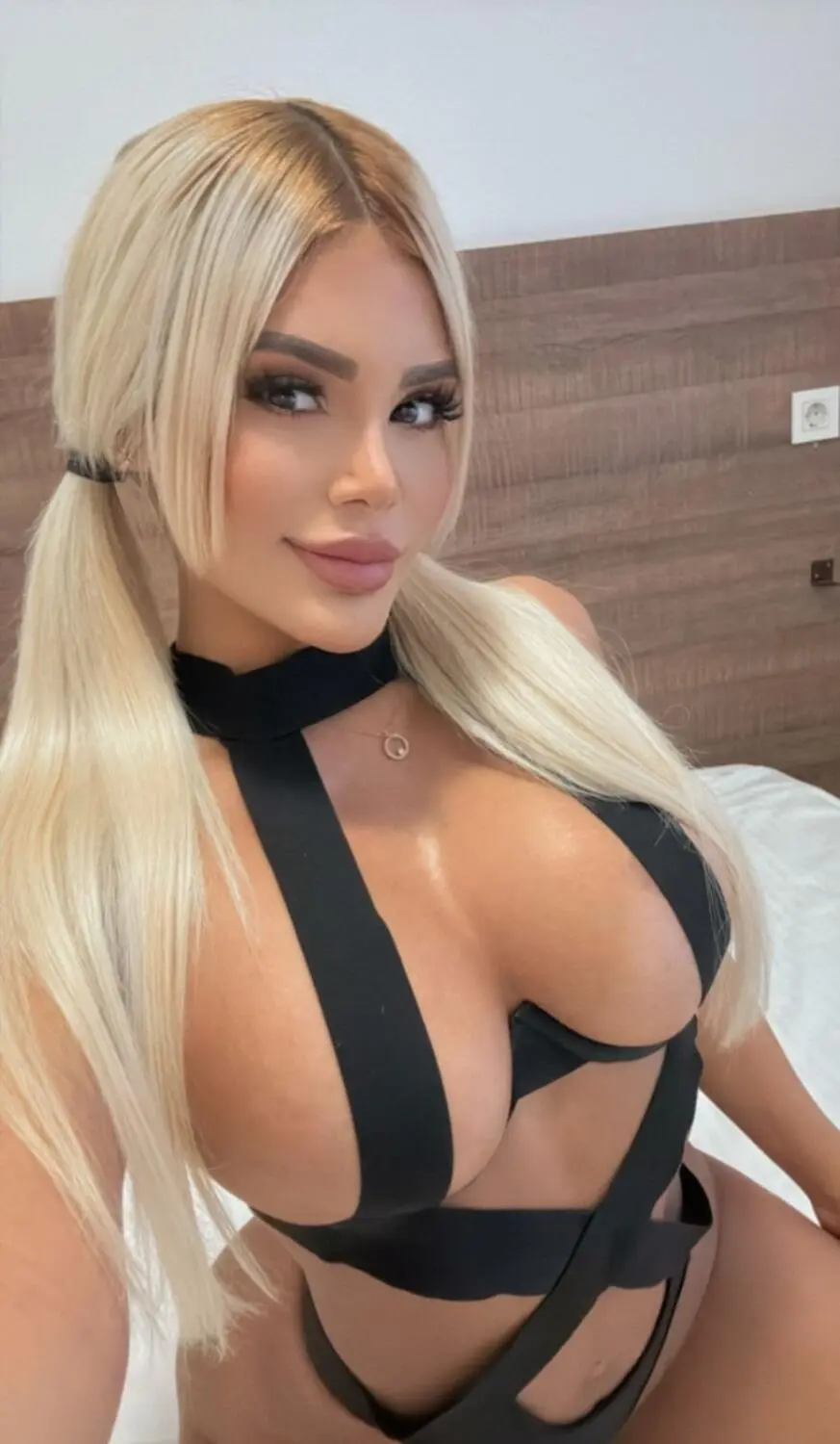 Escort Model Riya